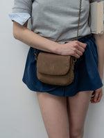 Studs bag in Clay