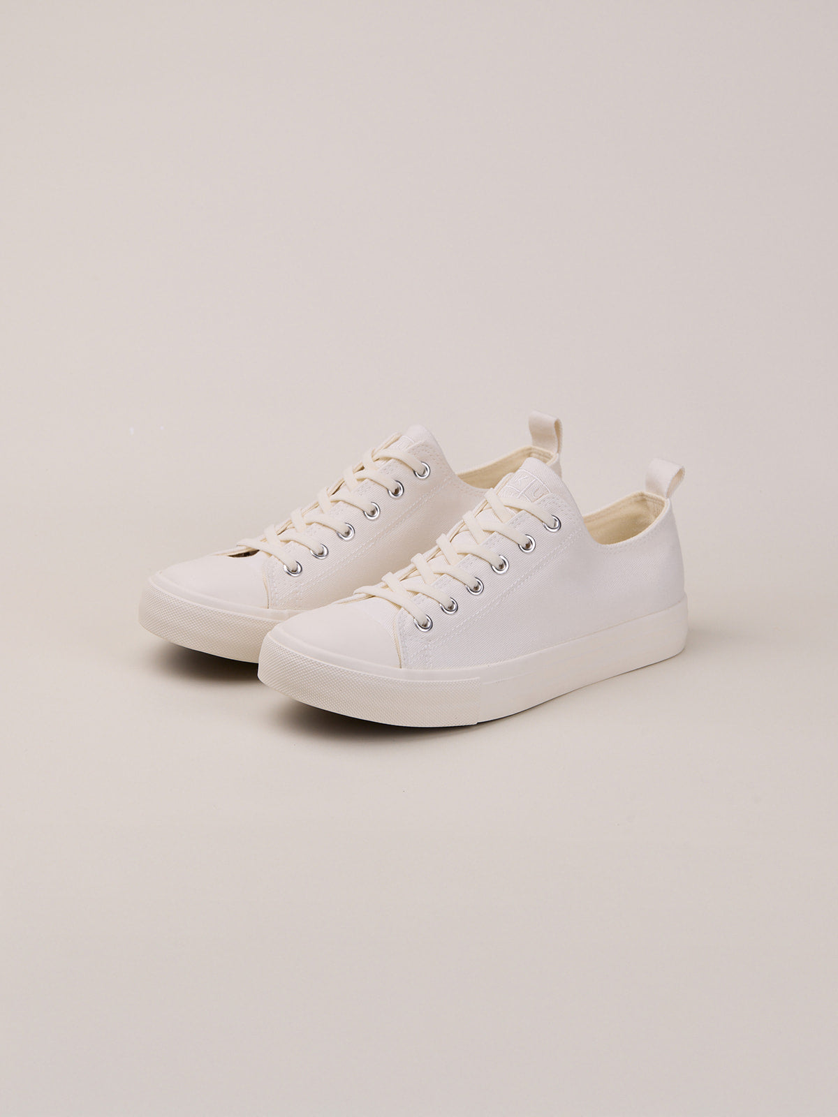 Retro sneakers white