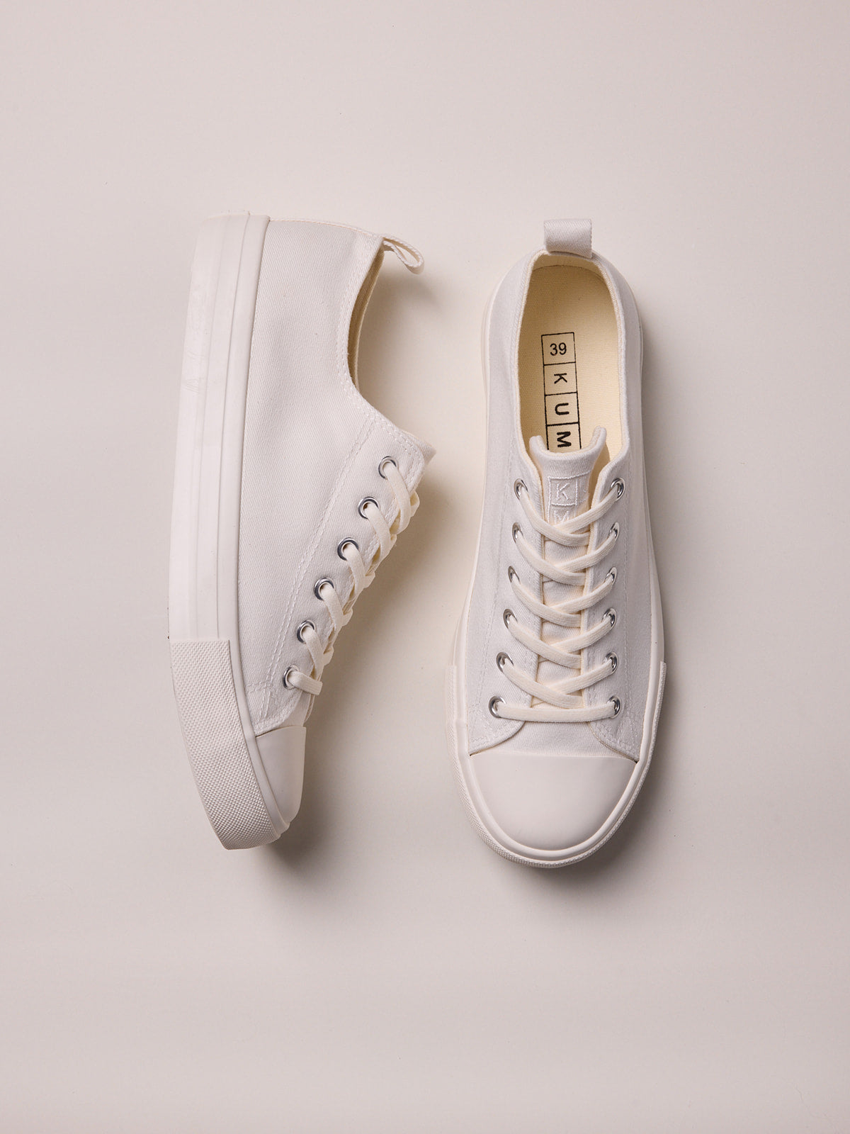 Retro sneakers white