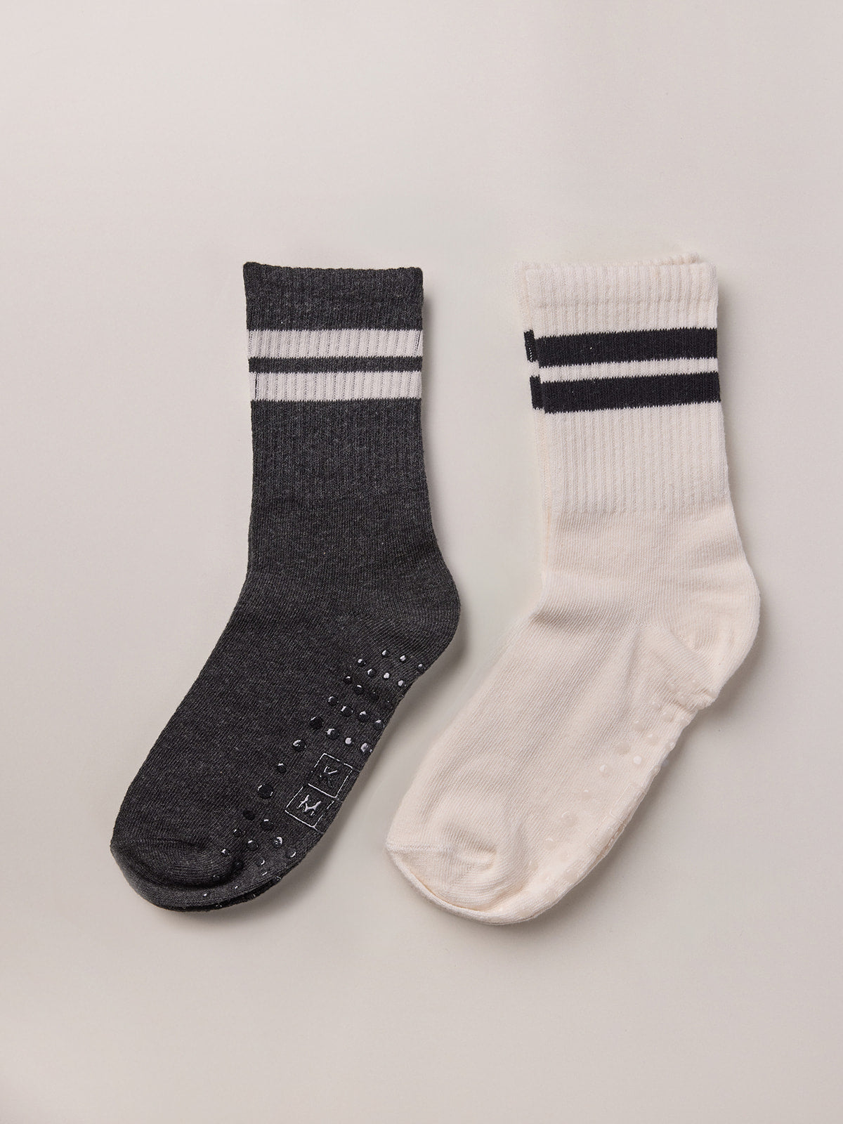 No Rib Socks Gray Non-slip RIB socks – Kumi
